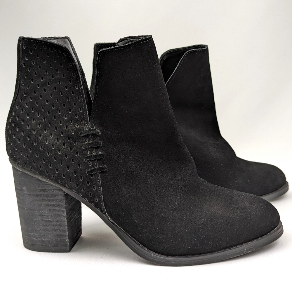 Steve Madden Shepp Suede Boot Perforated Notched Whipstitched Block Heel Black 9